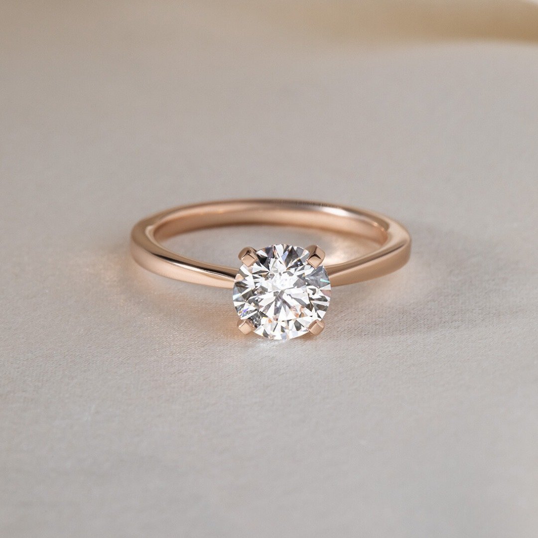 Engagement Rings for Women in White Gold: Radiant and Refined